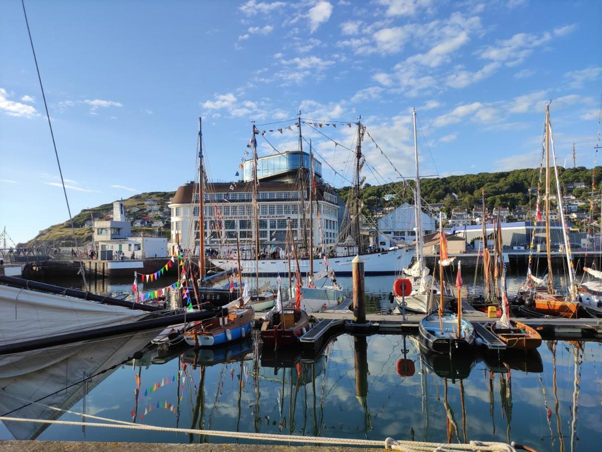 Апартаменты Le Reflet Des Voiles Face Au Port De Фекам Экстерьер фото